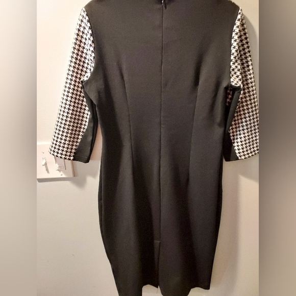 Homeyee Body-con Black and White Houndstooth 3/4 Sleeve Dress in Size 10 - Picture 9 of 12